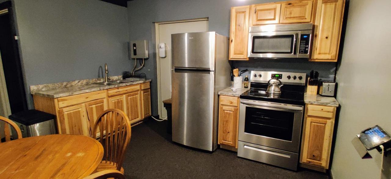 Becker's Private 2 Queen Beds, 1 Futon With A Great Back Yard! *