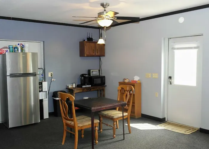 Becker\'S Private Studio 2 Queen Beds, 1 Futon With A Great Back Yard!
