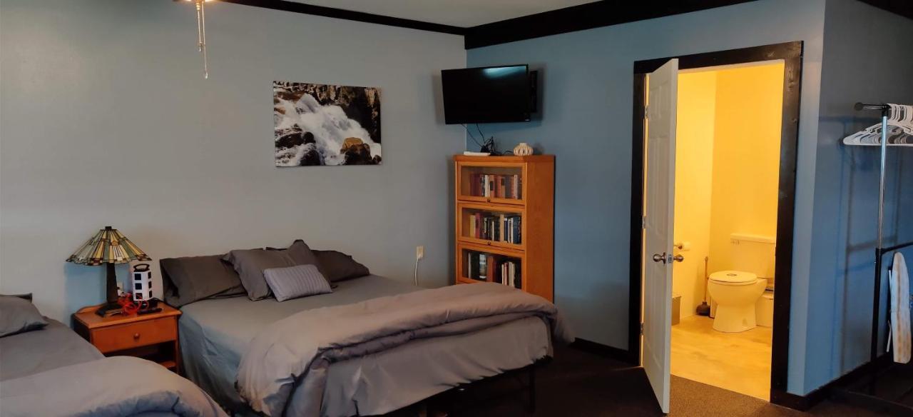 Becker's Private 2 Queen Beds, 1 Futon With A Great Back Yard!